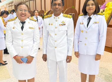 เข้าร่วมประกอบพิธีวางพวงมาลาถวายราชสักการะ ... พารามิเตอร์รูปภาพ 4