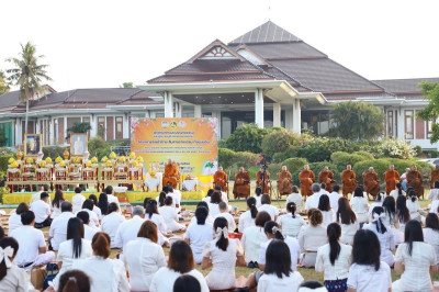 เข้าร่วมพิธีตักบาตรและบรรยายธรรม &quot;โครงการร้อยใจไทย ... พารามิเตอร์รูปภาพ 1