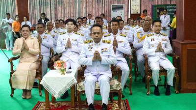 เข้าร่วมพิธีเจริญพระพุทธมนต์และตักบาตร ถวายพระพรชัยมงคล ... พารามิเตอร์รูปภาพ 1