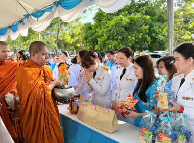 เข้าร่วมประกอบพิธีทำบุญตักบาตรถวายเป็นพระราชกุศล ... พารามิเตอร์รูปภาพ 6