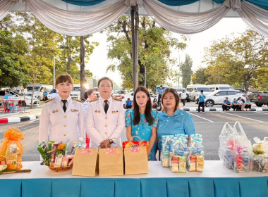 เข้าร่วมประกอบพิธีทำบุญตักบาตรถวายเป็นพระราชกุศล ... พารามิเตอร์รูปภาพ 4