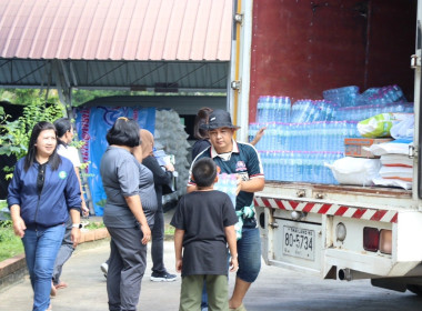 รับมอบน้ำดื่ม ข้าวสาร อาหารแห้ง จากขบวนการสหกรณ์ / ... พารามิเตอร์รูปภาพ 4