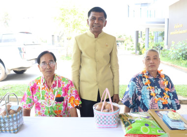 พิธีรดน้ำขอพรนักสหกรณ์อาวุโสเนื่องในวันสงกรานต์ ประจำปี ... พารามิเตอร์รูปภาพ 4