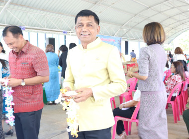 พิธีรดน้ำขอพรนักสหกรณ์อาวุโสเนื่องในวันสงกรานต์ ประจำปี ... พารามิเตอร์รูปภาพ 3