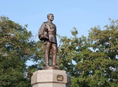 เข้าร่วมพิธีวางพวงมาลาถวายราชสักการะพระอนุสาวรีย์ ... พารามิเตอร์รูปภาพ 1