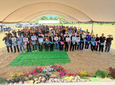 ร่วมเป็นเกียรติในพิธีเปิดงานโครงการ "รณรงค์ไถกลบตอซัง ... พารามิเตอร์รูปภาพ 7