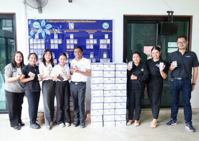 ร่วมรับมอบผลิตภัณฑ์นมตราไทย-เดนมาร์ค ซึ่งผลิตจากน้ำนมโคแท้ ... พารามิเตอร์รูปภาพ 1