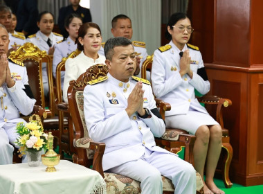 เข้าร่วมพิธีเจริญพระพุทธมนต์และทำบุญตักบาตรพระสงฆ์ 100 รูป ... พารามิเตอร์รูปภาพ 1