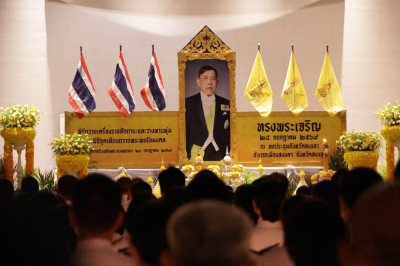 ร่วมพิธีถวายเครื่องราชสักการะและจุดเทียนถวายพระพรชัยมงคล ... พารามิเตอร์รูปภาพ 1