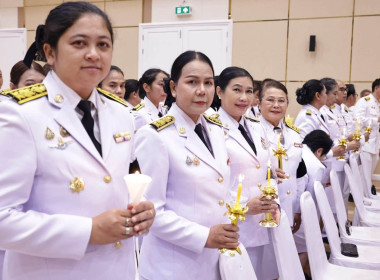 ร่วมพิธีถวายเครื่องราชสักการะและจุดเทียนถวายพระพรชัยมงคล ... พารามิเตอร์รูปภาพ 3