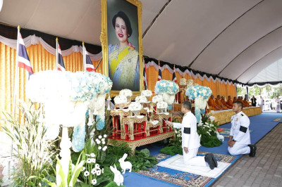 เข้าร่วมพิธีสวดพระพุทธมนต์และทำบุญตักบาตร ถวายพระราชกุศล ... พารามิเตอร์รูปภาพ 1