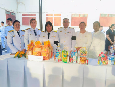 เข้าร่วมพิธีทำบุญตักบาตรเพื่อถวายเป็นพระราชกุศลเนื่องใน ... พารามิเตอร์รูปภาพ 1