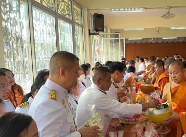 ร่วมพิธีเจริญพระพุทธมนต์ และทำบุญตักบาตรถวายพระกุศล ... พารามิเตอร์รูปภาพ 4