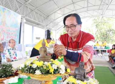 พิธีรดน้ำขอพรนักสหกรณ์อาวุโสเนื่องในวันสงกรานต์ ประจำปี ... พารามิเตอร์รูปภาพ 8