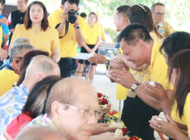 พิธีรดน้ำขอพรนักสหกรณ์อาวุโสเนื่องในวันสงกรานต์ ประจำปี ... พารามิเตอร์รูปภาพ 19