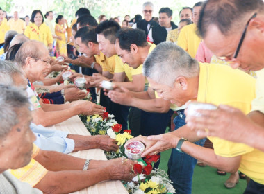 พิธีรดน้ำขอพรนักสหกรณ์อาวุโสเนื่องในวันสงกรานต์ ประจำปี ... พารามิเตอร์รูปภาพ 18