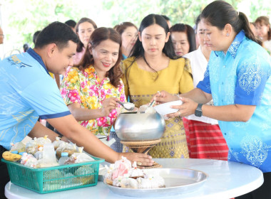 พิธีรดน้ำขอพรนักสหกรณ์อาวุโสเนื่องในวันสงกรานต์ ประจำปี ... พารามิเตอร์รูปภาพ 11