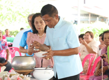พิธีรดน้ำขอพรนักสหกรณ์อาวุโสเนื่องในวันสงกรานต์ ประจำปี ... พารามิเตอร์รูปภาพ 3