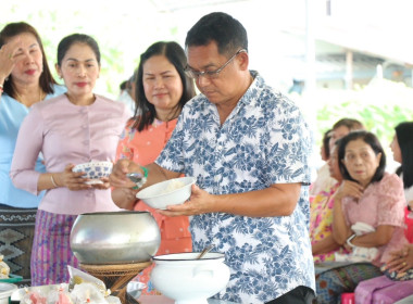 พิธีรดน้ำขอพรนักสหกรณ์อาวุโสเนื่องในวันสงกรานต์ ประจำปี ... พารามิเตอร์รูปภาพ 21